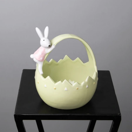 Фигурка ГК Корзина с зайчиком зеленый 834-883 16*15*18см