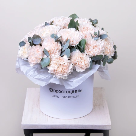 Шляпная коробка "Кремовые Диантусы" М 