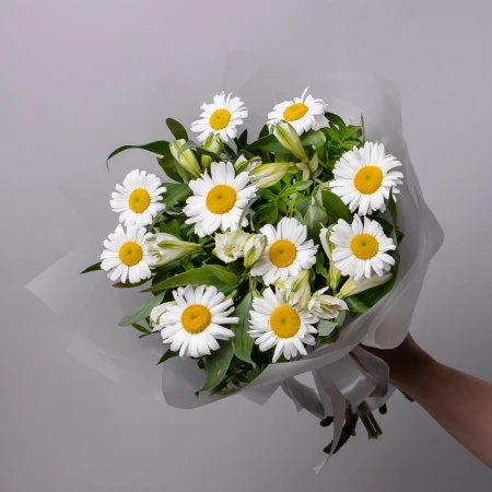 Дуобукет из белой альстромерии и ромашки 