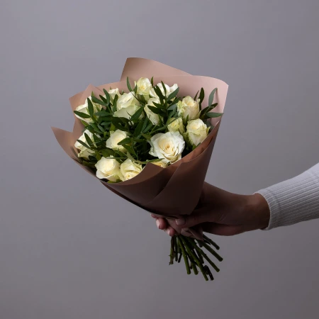 Розы ПРОМО с фисташкой, белые, 15 стеблей 