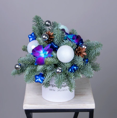 "Новогодняя с синими орхидеями" 