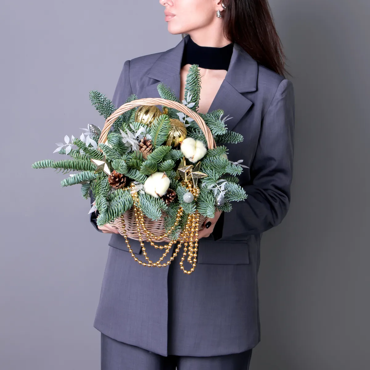 Композиция "Новогодняя в корзине золотая"_2