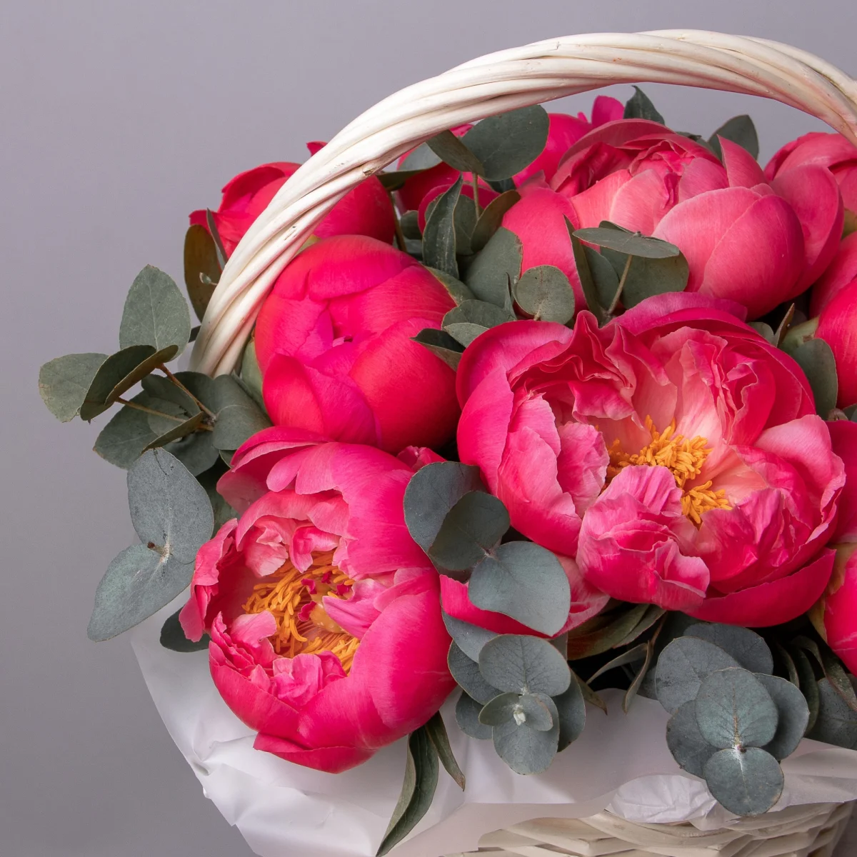 Композиция "Корзина  Коралловые  пионы"_3