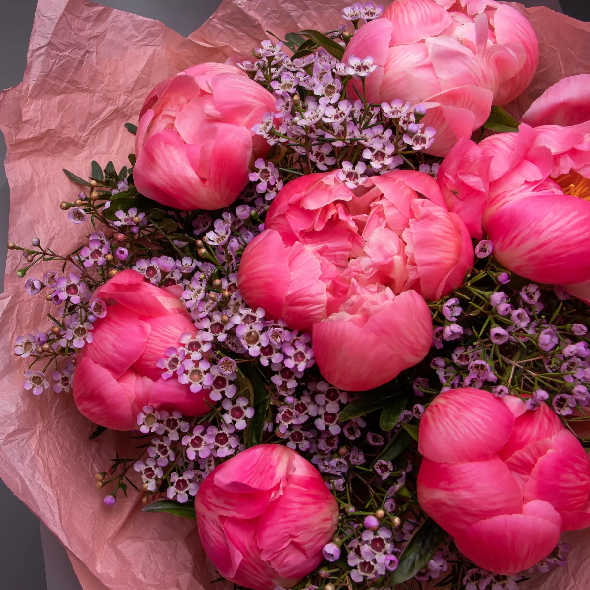 Флористический букет "Коралловый шарм"