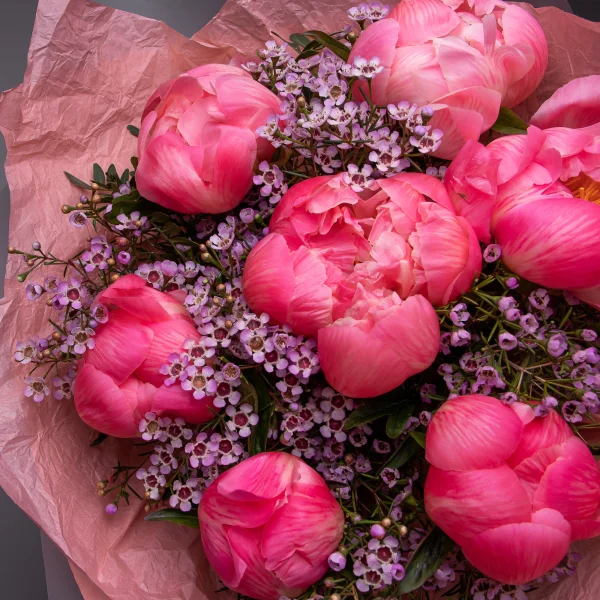 Флористический букет "Коралловый шарм"