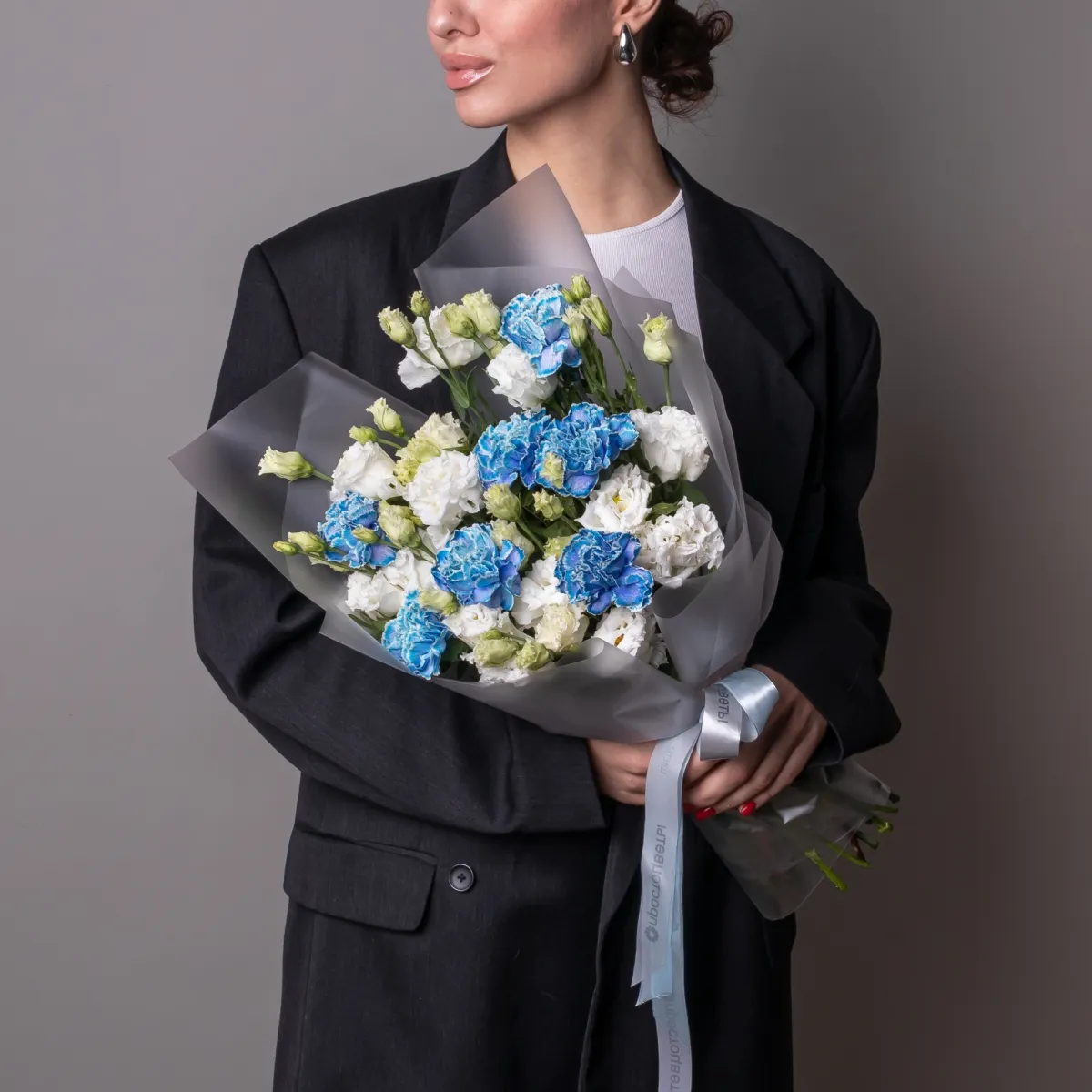 Флористический букет "Дуобукет из голубой гвоздики и белой эустомы"_2