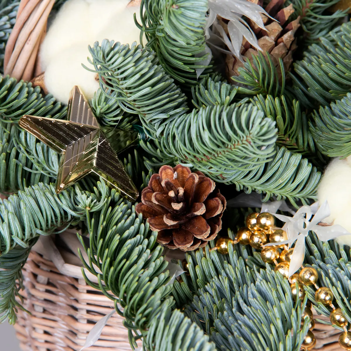 Композиция "Новогодняя в корзине золотая"_4