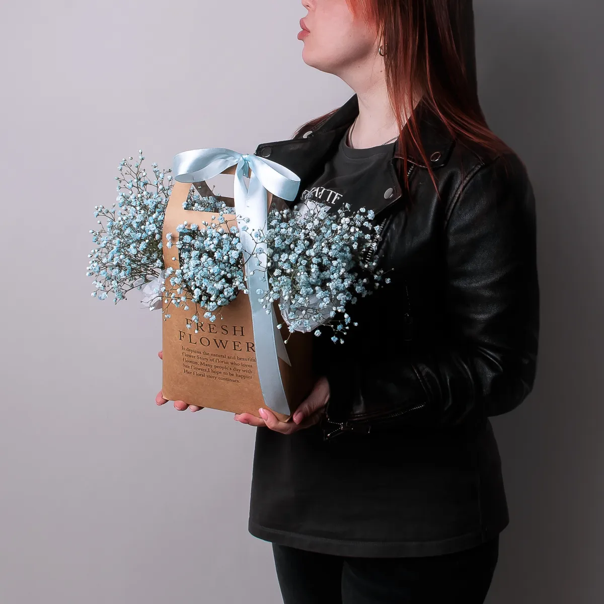 Композиция "Сумочка из голубой гипсофилы"_2