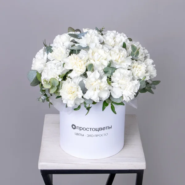 Композиция "Шляпная коробка Белые Диантусы" М_1