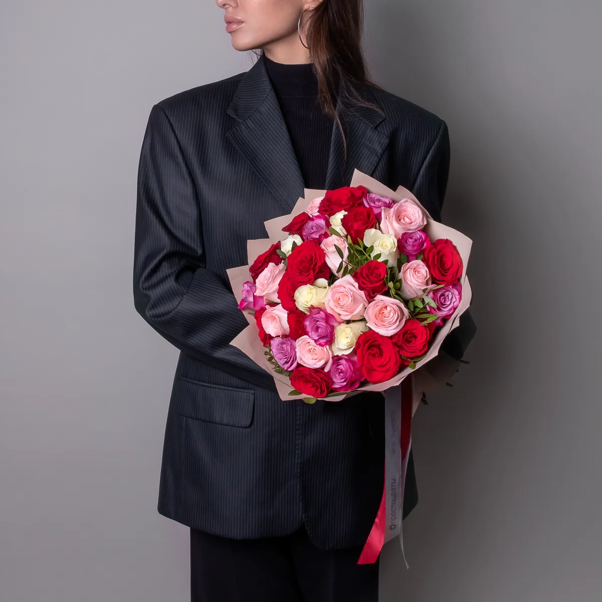 Флористический букет «Розы ПРОМО с фисташкой, микс, 35 стеблей»_2