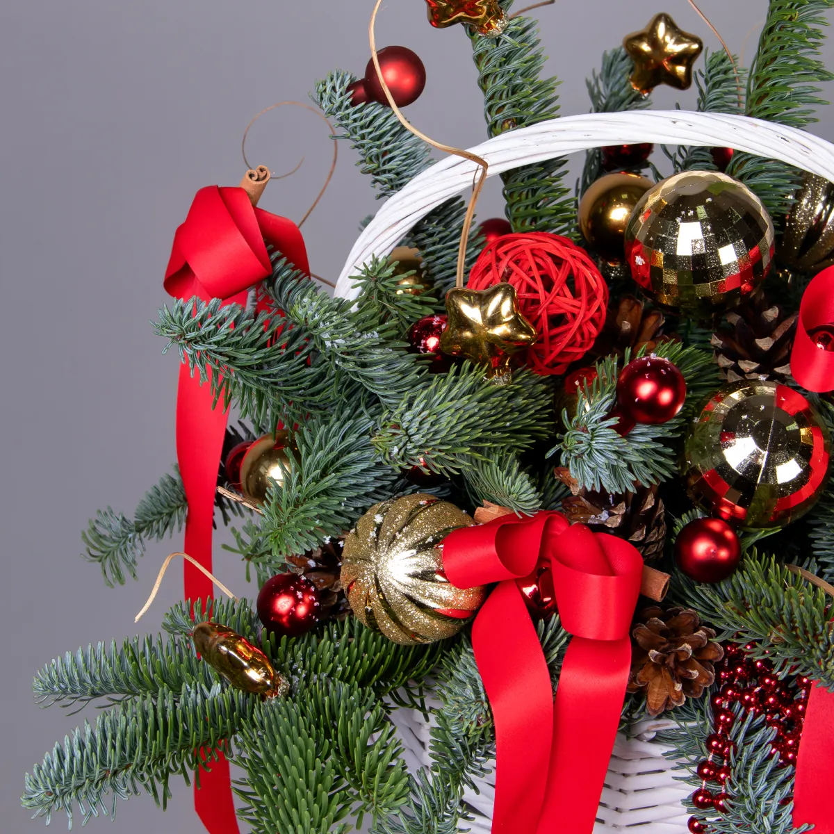 Композиция "Новогодняя в корзине красная"_3