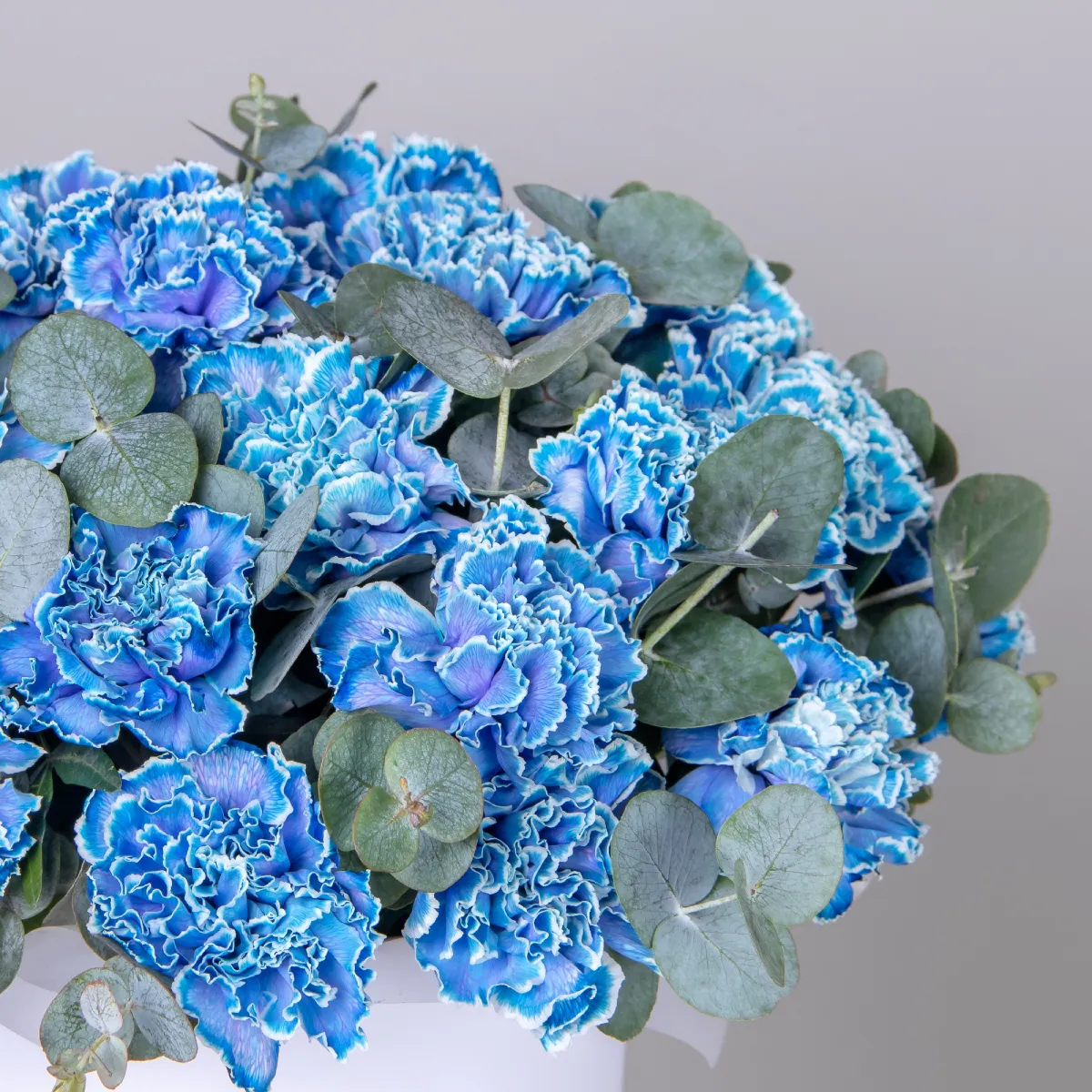 Композиция "Шляпная коробка Голубые Диантусы" М_4