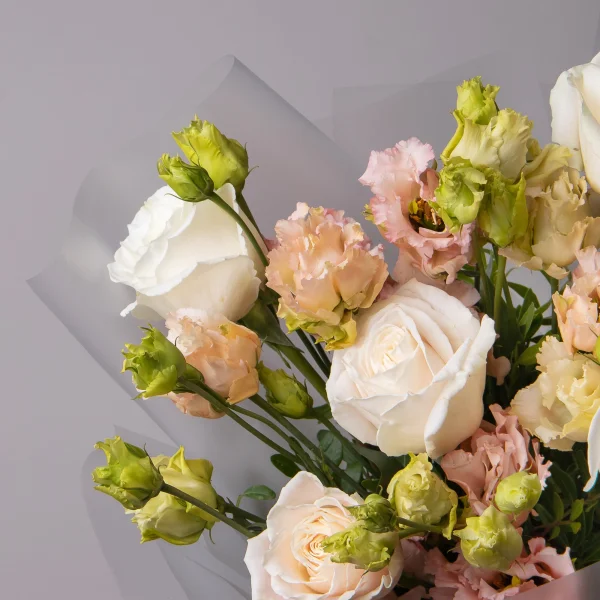 Флористический букет "Дуобукет из кремовой эустомы и белой розы"_3