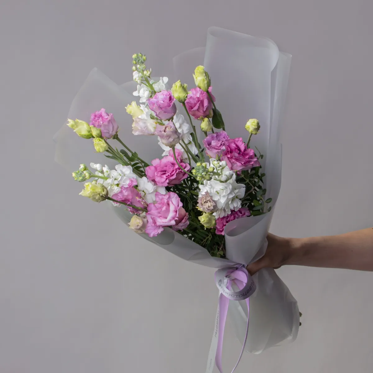 Флористический букет "Дуобукет из лавандовой эустомы и белой маттиолы"_1