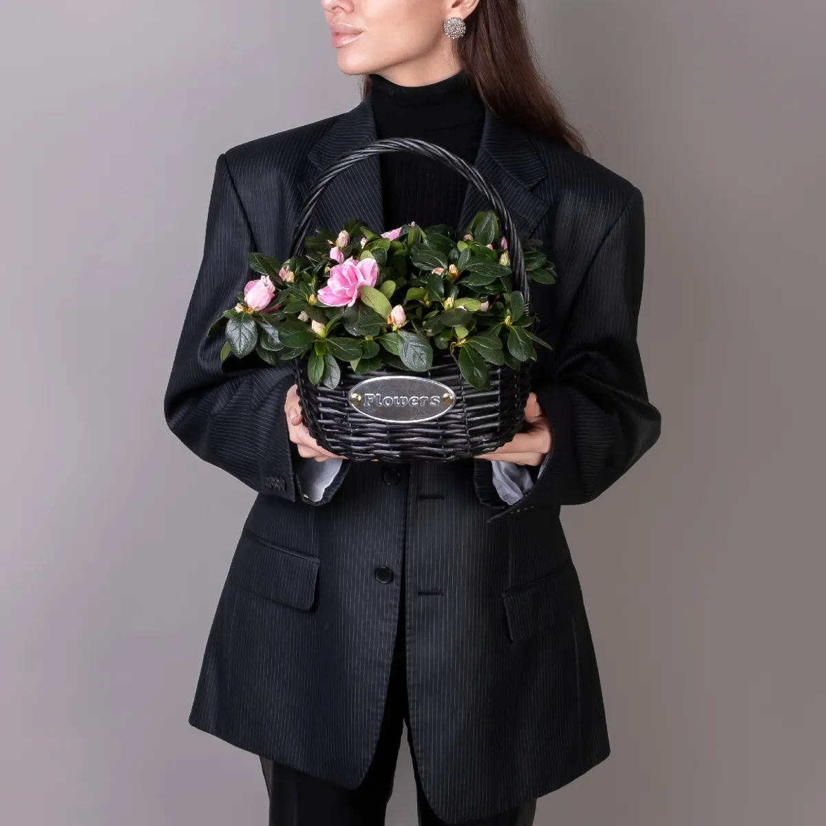 Азалия Розовая в черной корзине_2