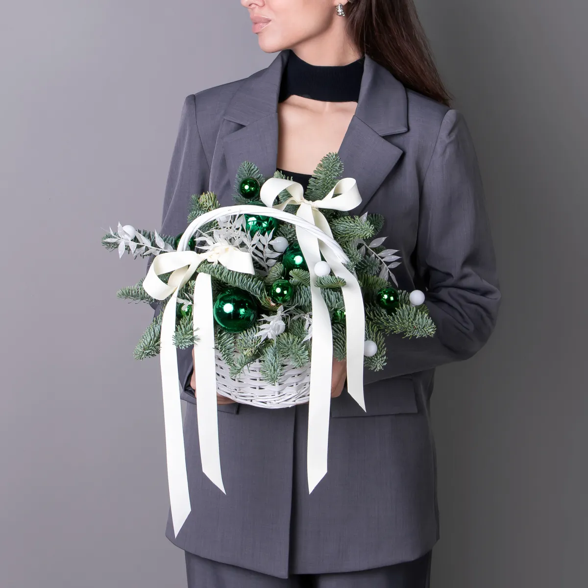 Композиция "Новогодняя с зелеными шарами и рускусом"_2