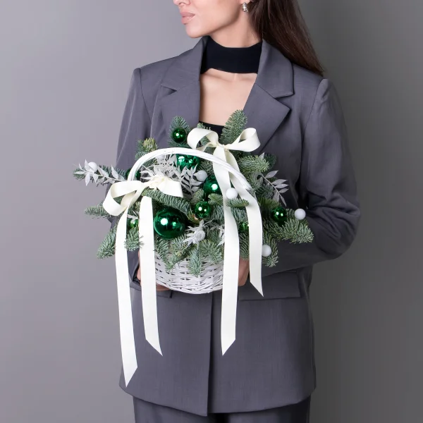 Композиция "Новогодняя с зелеными шарами и рускусом"_2