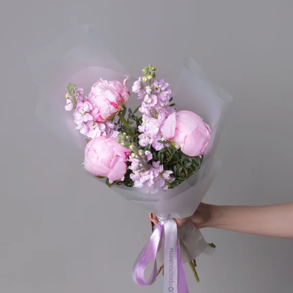 Флористический букет "Дуобукет из розового пиона и маттиолы"_1