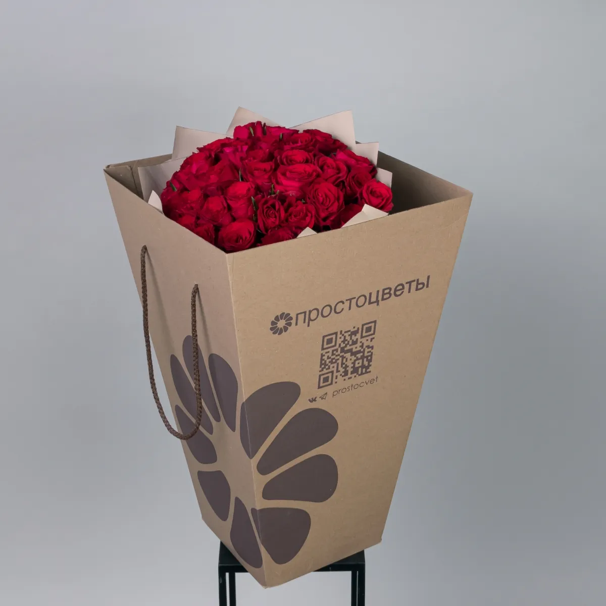 Флористический букет «Розы ПРОМО с фисташкой, красные, 35 стеблей»_5
