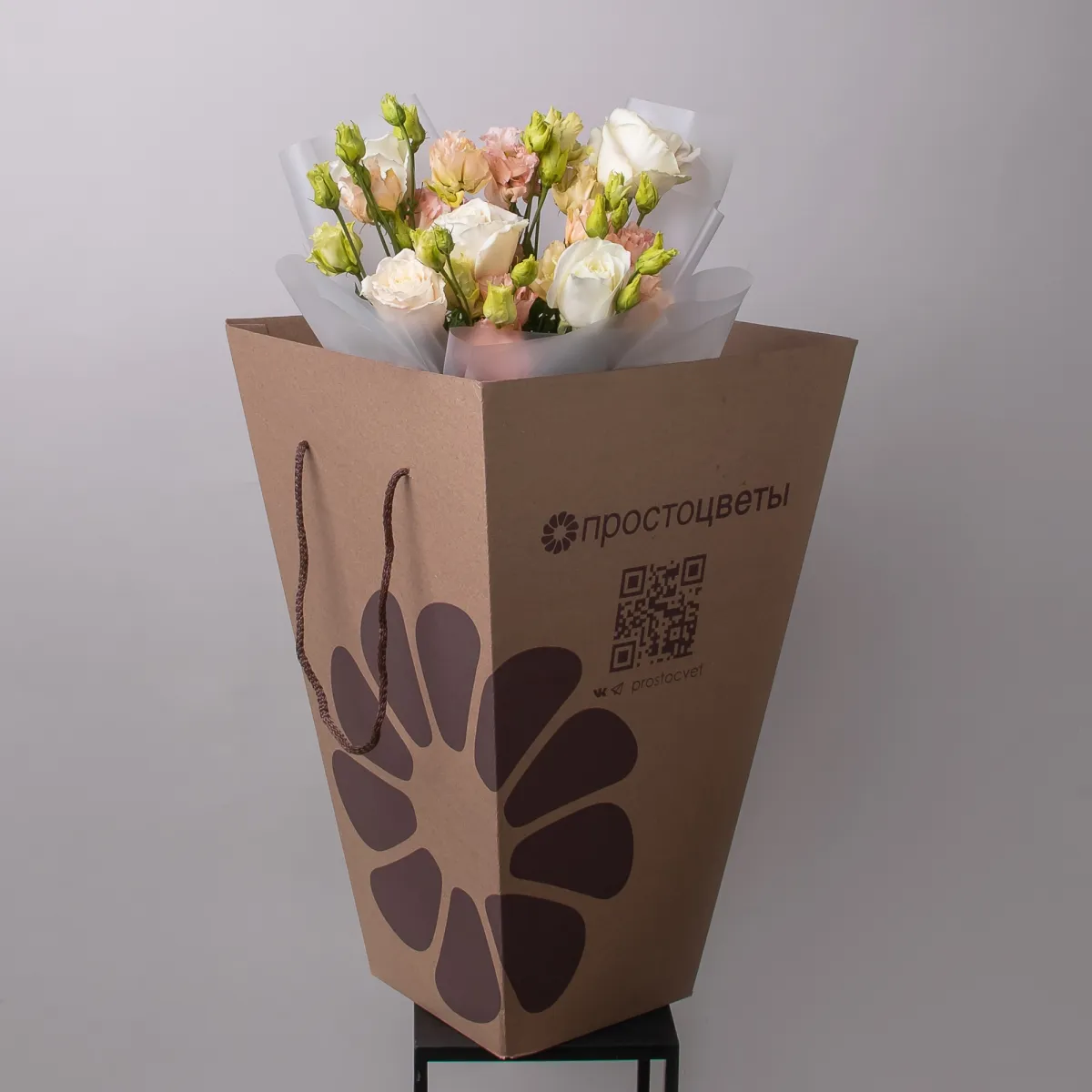 Флористический букет "Дуобукет из кремовой эустомы и белой розы"_5