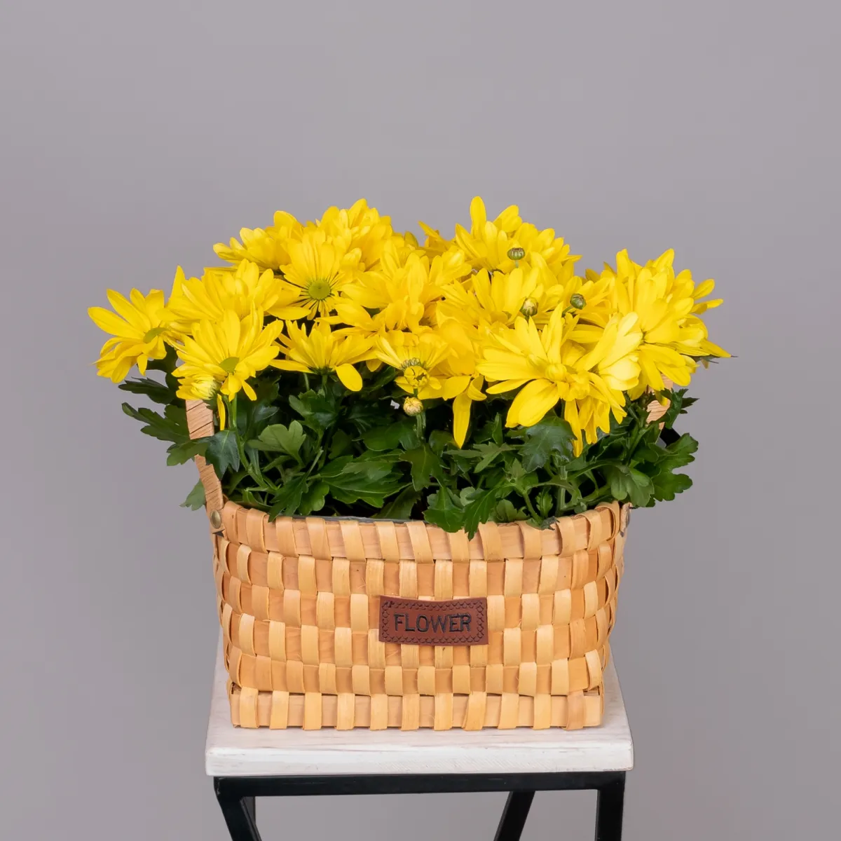 Хризантема Маргарита Желтая  в Натуральной корзине_1