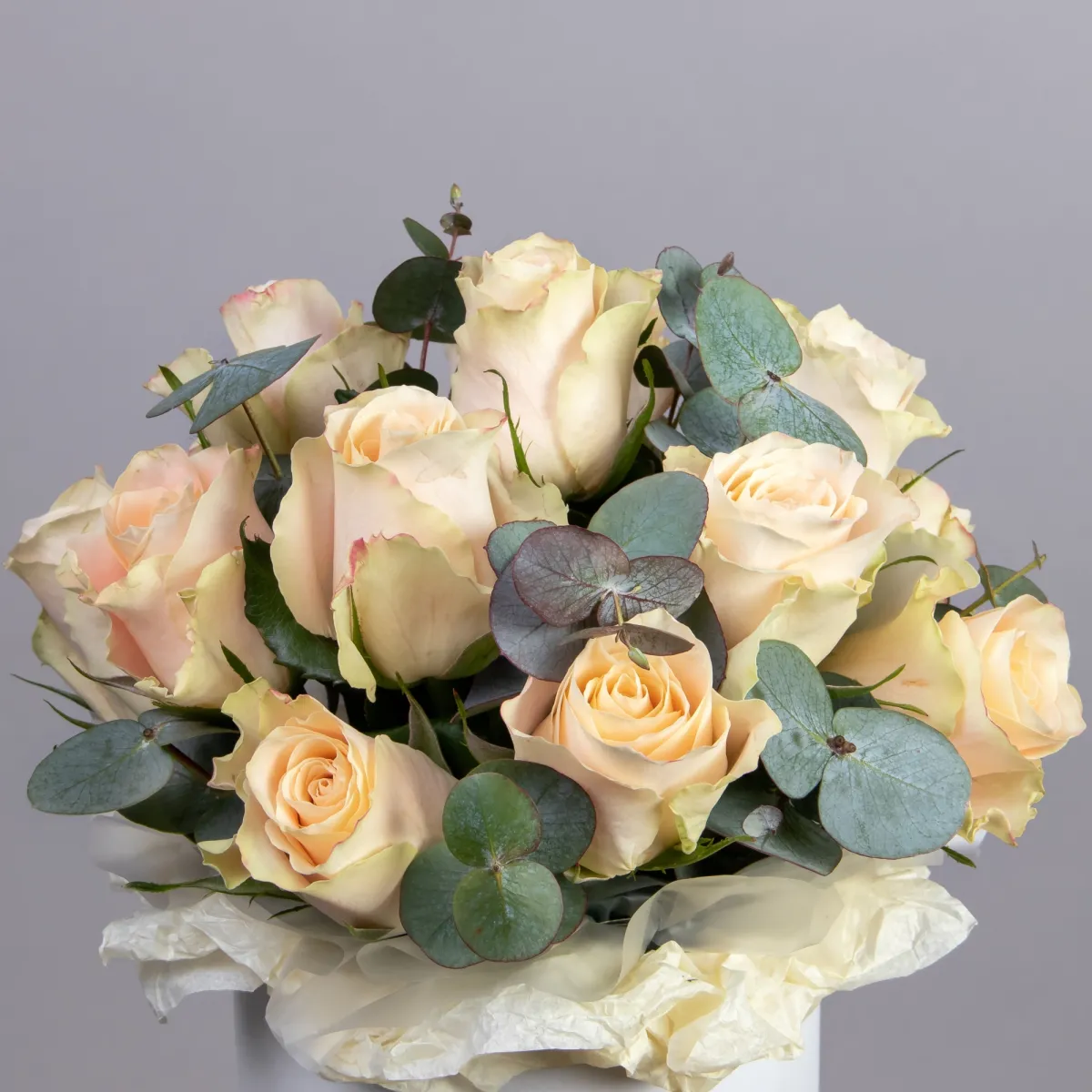 Композиция "Шляпная коробка Кремовые Розы"