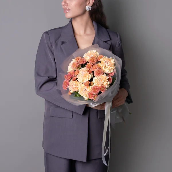 Флористический букет "Дуобукет из крашеной гвоздики и хризантемы сантини"_2