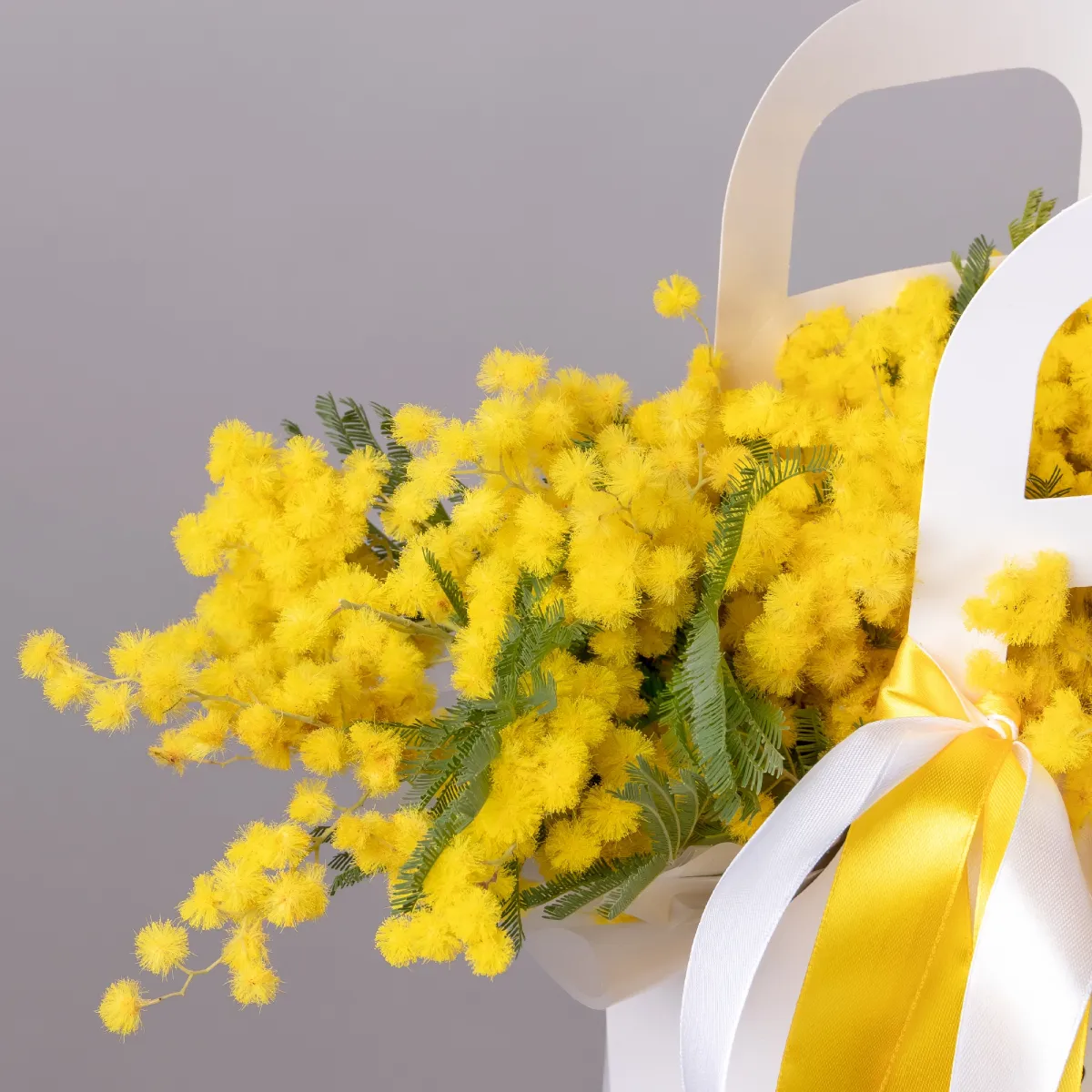 Композиция "Сумочка белая с мимозой"_3