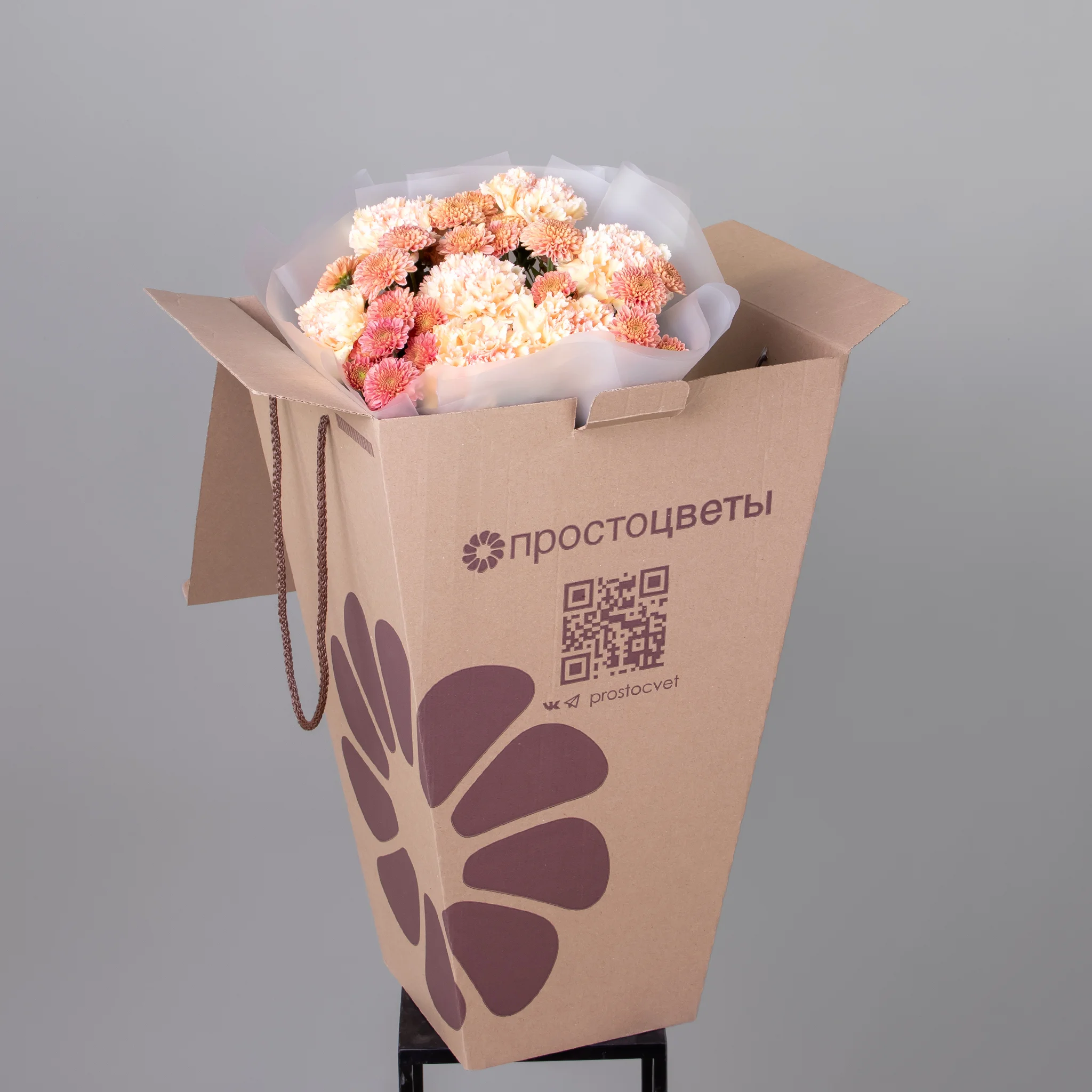 Флористический букет "Дуобукет из крашеной гвоздики и хризантемы сантини"_5