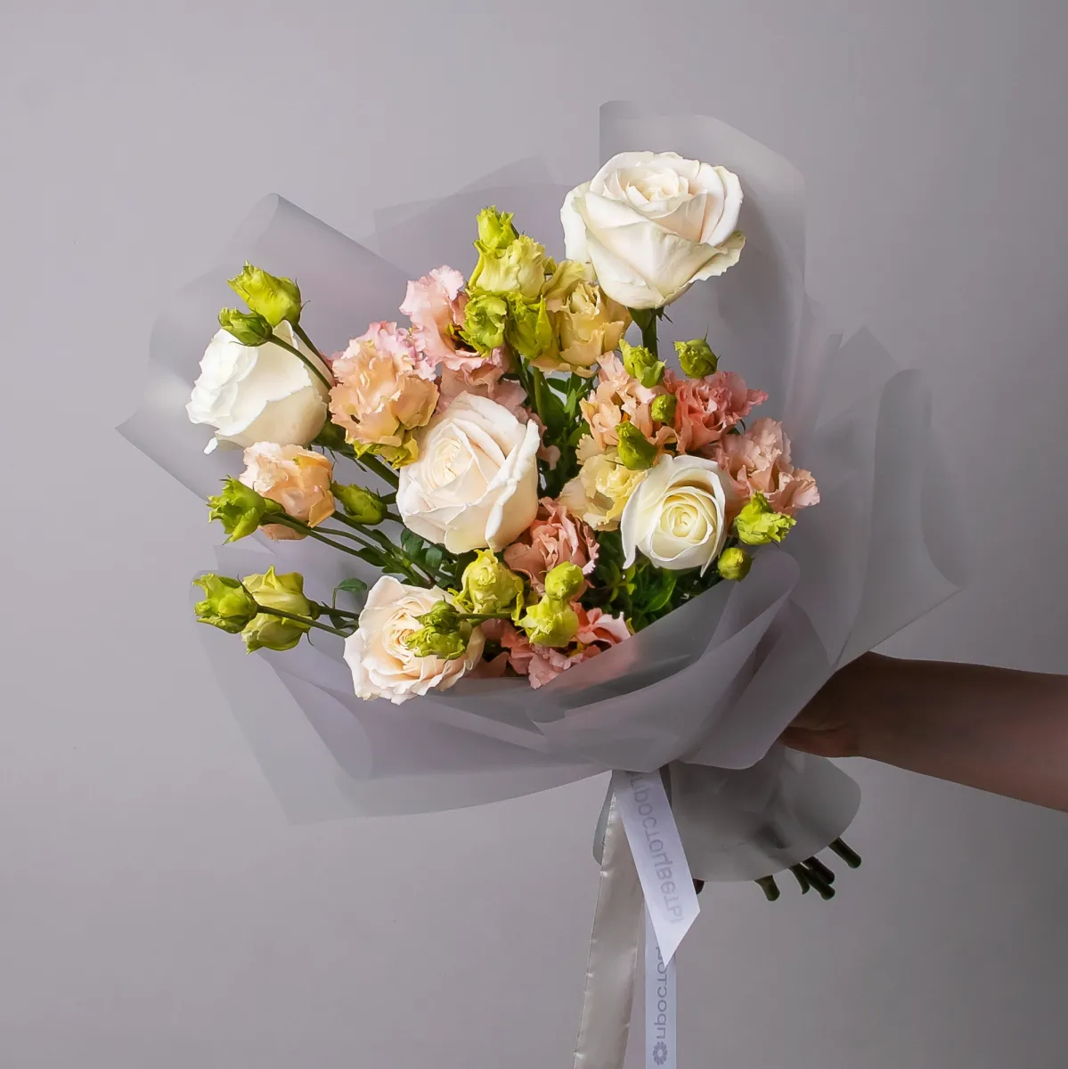 Флористический букет "Дуобукет из кремовой эустомы и белой розы"_1