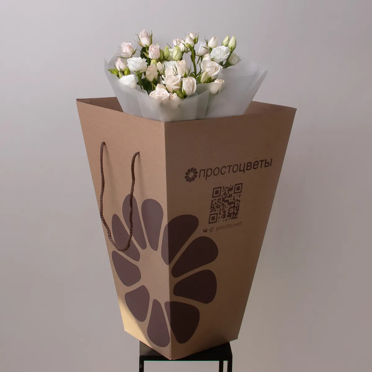 Флористический букет "Дуобукет из белой эустомы и кремовой кустовой розы"_5