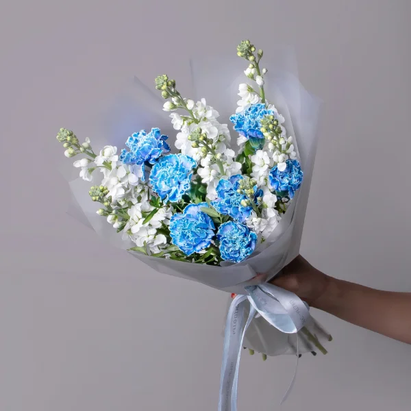 Флористический букет "Дуобукет из голубой гвоздики и белой маттиолы"_1