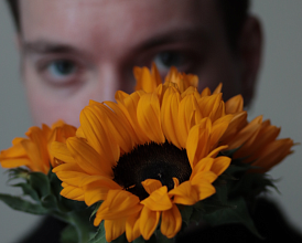 Какие цветы подарить мужчине: идеи и советы флористов