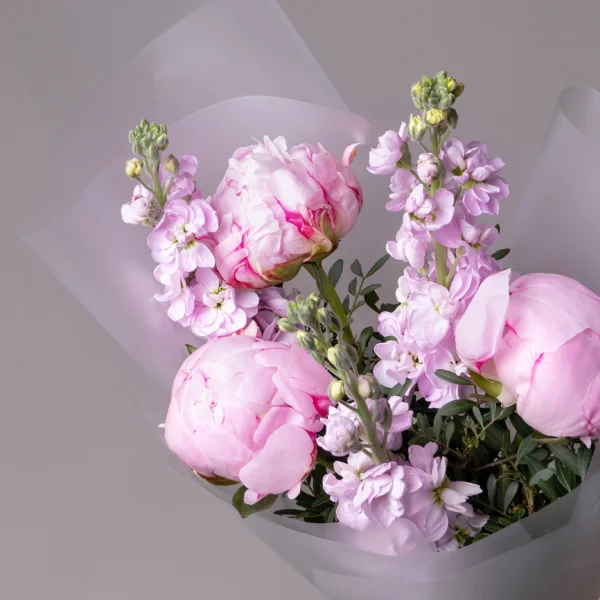 Флористический букет "Дуобукет из розового пиона и маттиолы"_3