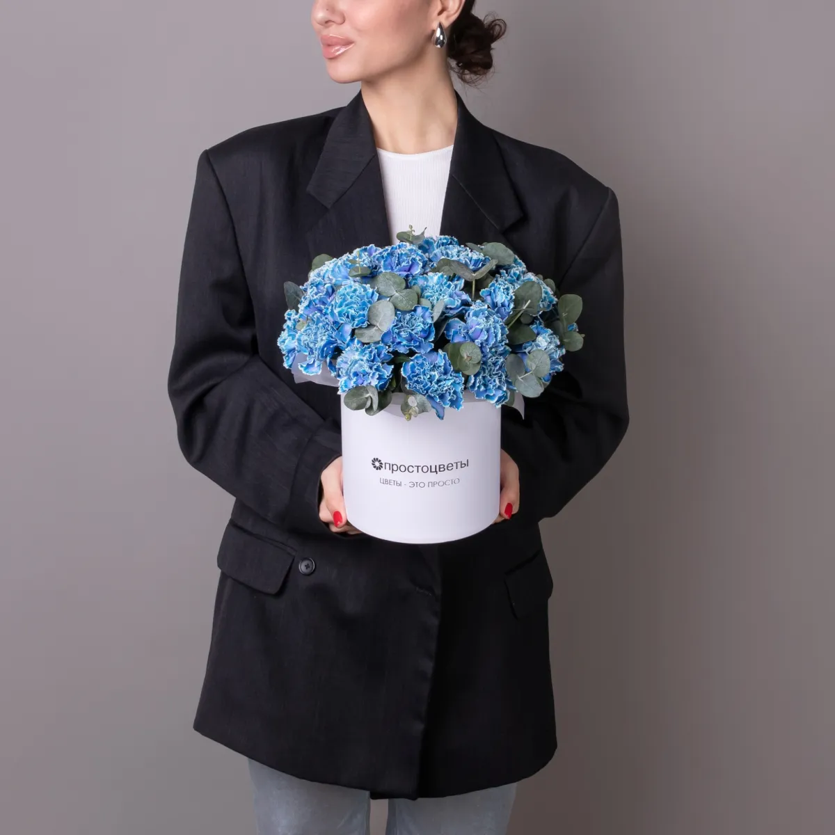 Композиция "Шляпная коробка Голубые Диантусы" М_2