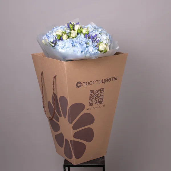 Флористический букет "Триобукет из голубой гортензии, белой кустовой розы и агапантуса"5