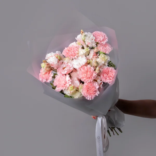 Флористический букет "Дуобукет из розовой гвоздики и крашенной эустомы"_1