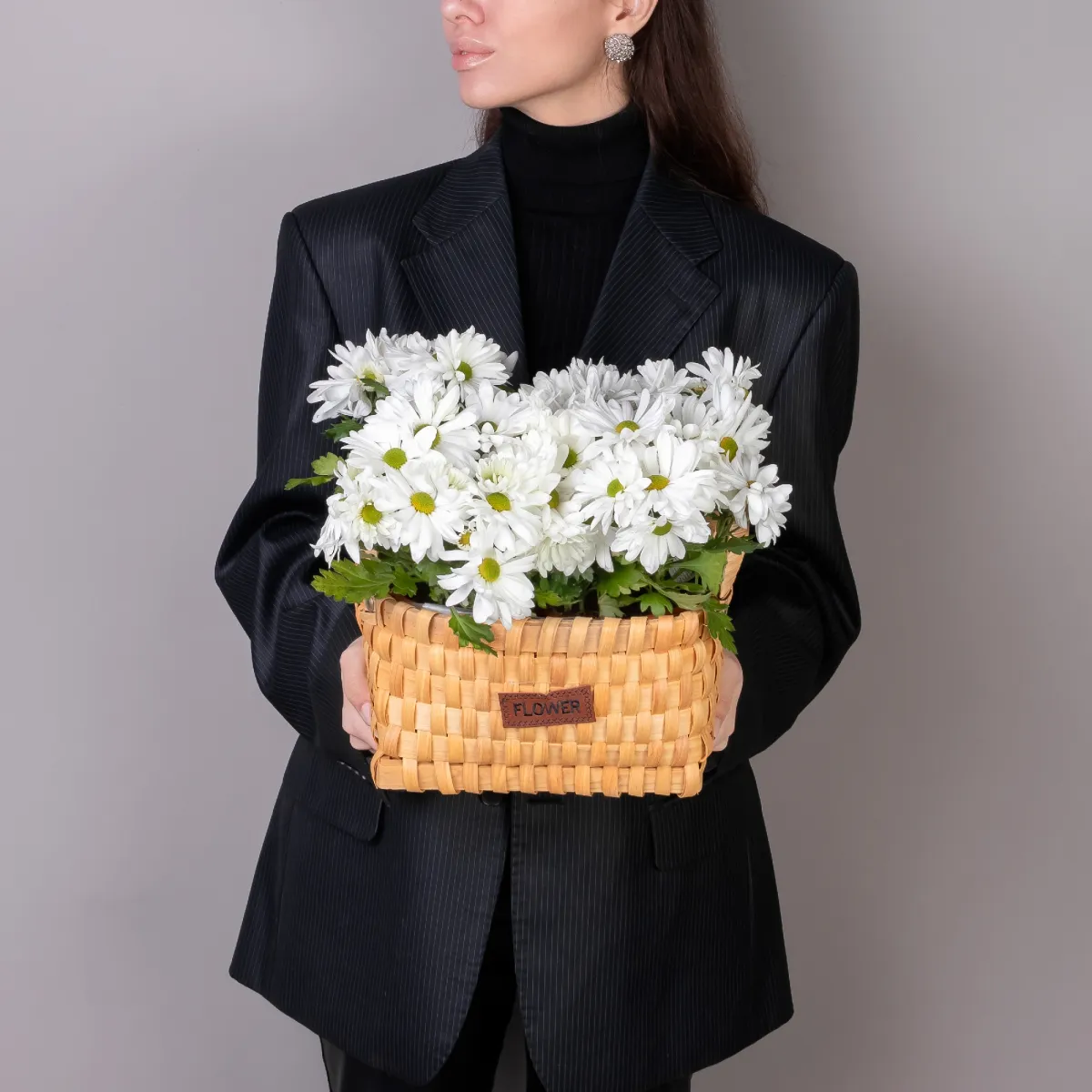 Хризантема Маргарита Белая в Натуральной корзине_2