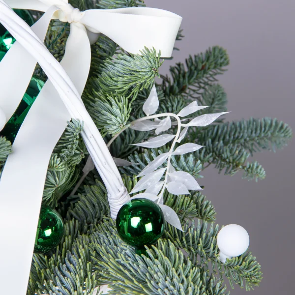 Композиция "Новогодняя с зелеными шарами и рускусом"_5