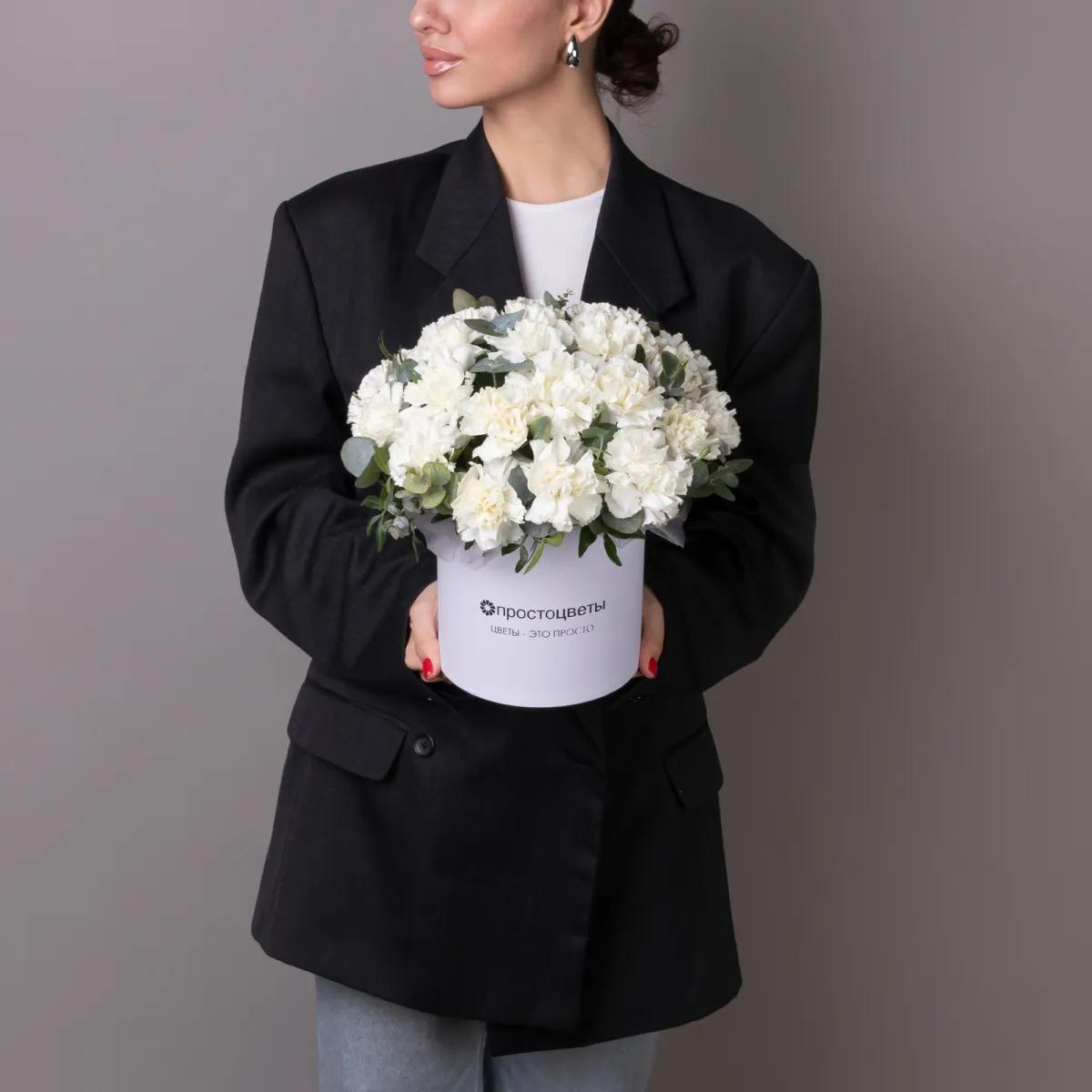 Композиция "Шляпная коробка Белые Диантусы" М_2