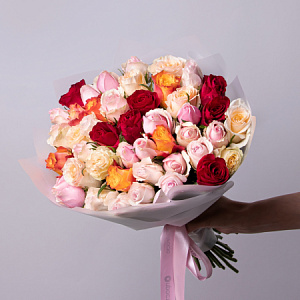 Букет из разноцветных роз