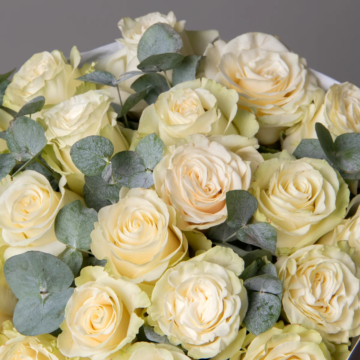 Букет розы с эвкалиптом белый большой_4